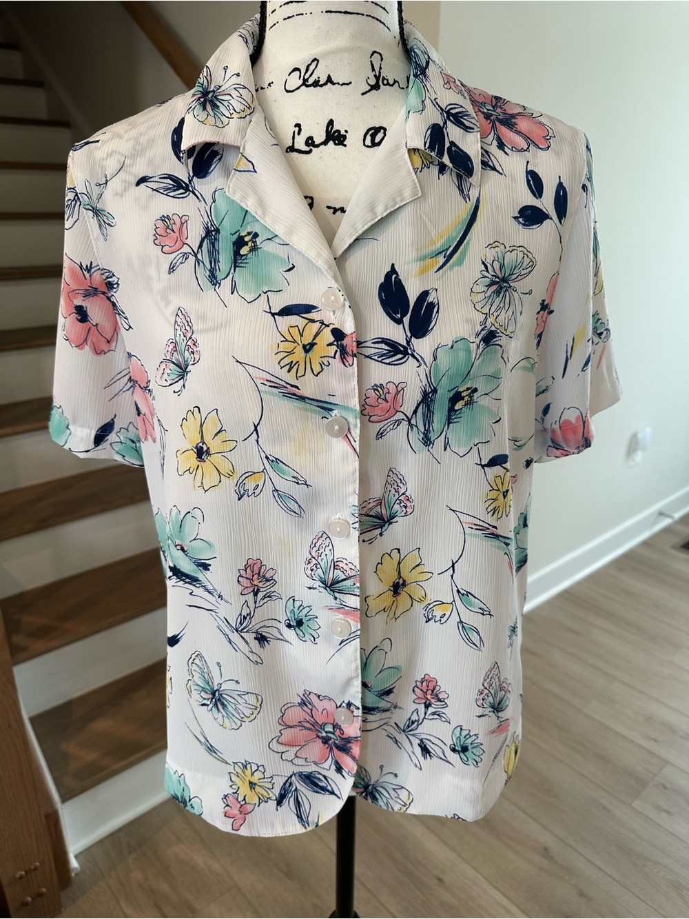 Alfred Dunner White Floral Short-Sleeve Button Front Blouse